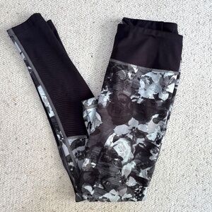 The North Face Women’s Flash Dry Leggings Black Floral Size S